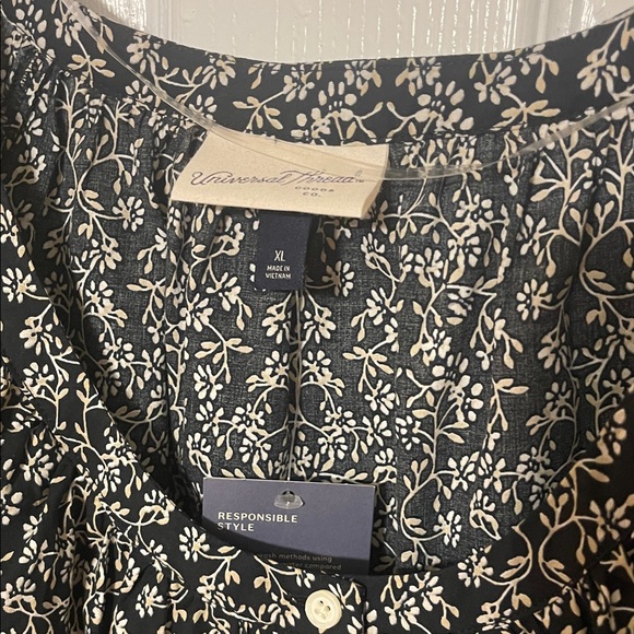 Universal Thread Black White Beige Floral Button Down Blouse - Picture 2 of 6